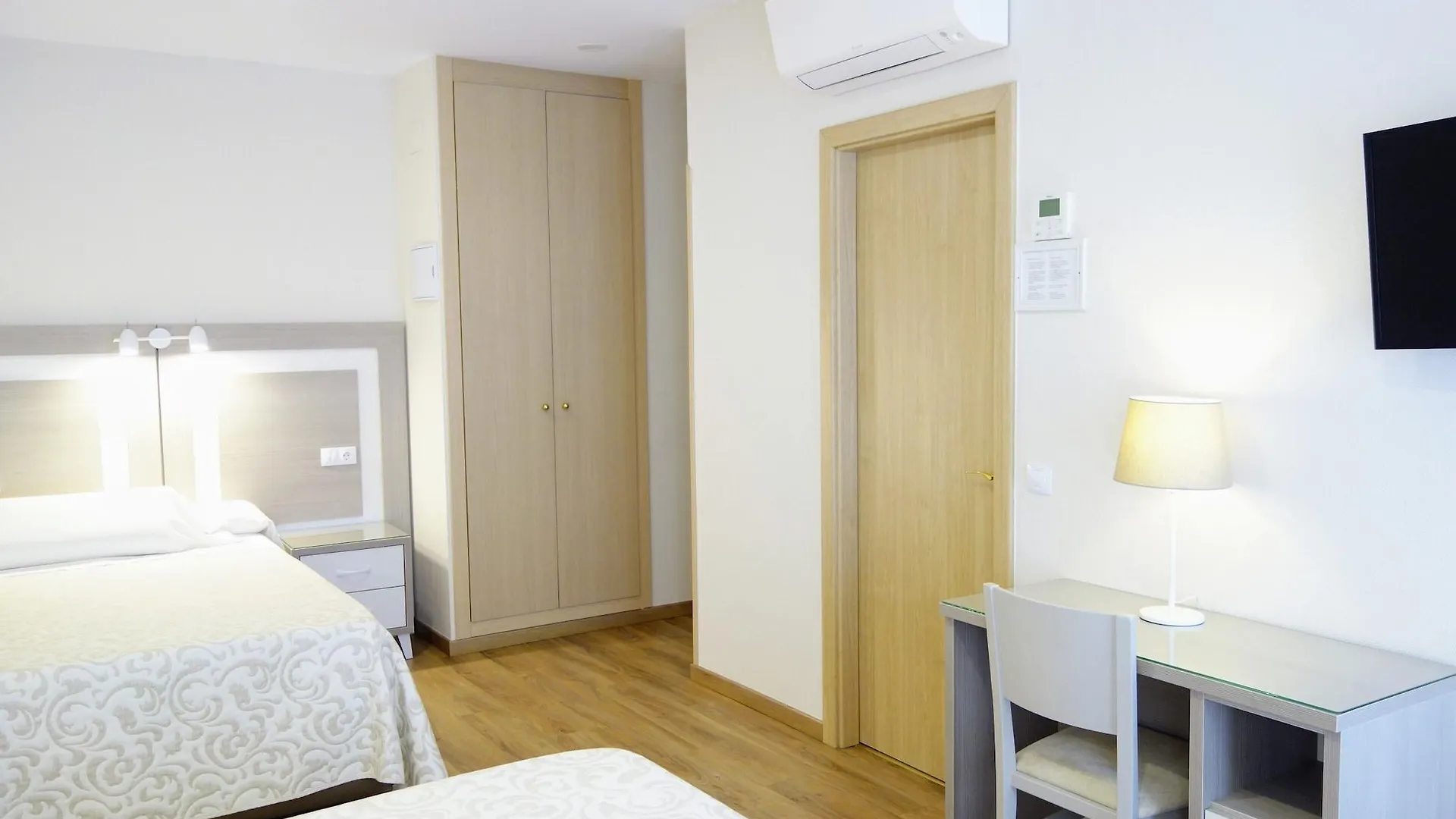 Hostal Toledo 2*,